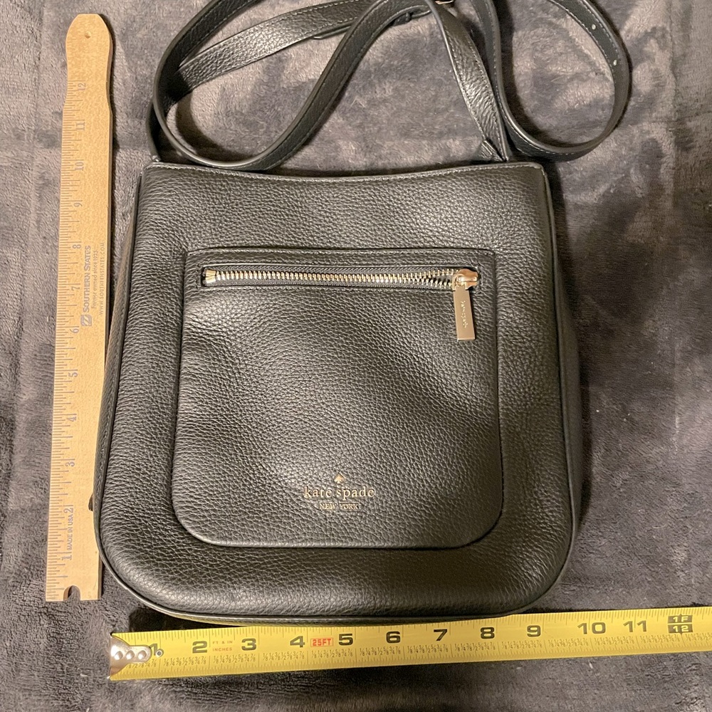 Kate Spade Crossbody or shoulder carry!!! Excellent condition